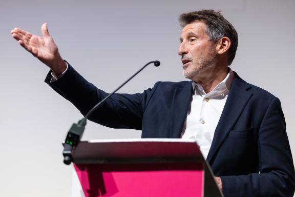  Lord Sebastian Coe speaking at a lectern at a public event